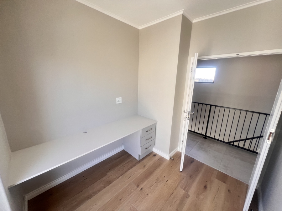 To Let 2 Bedroom Property for Rent in Cape Farms Western Cape